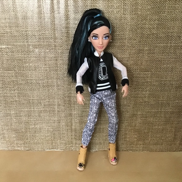 Project MC2 Devon Puffy Paint Doll - Picture 1 of 8
